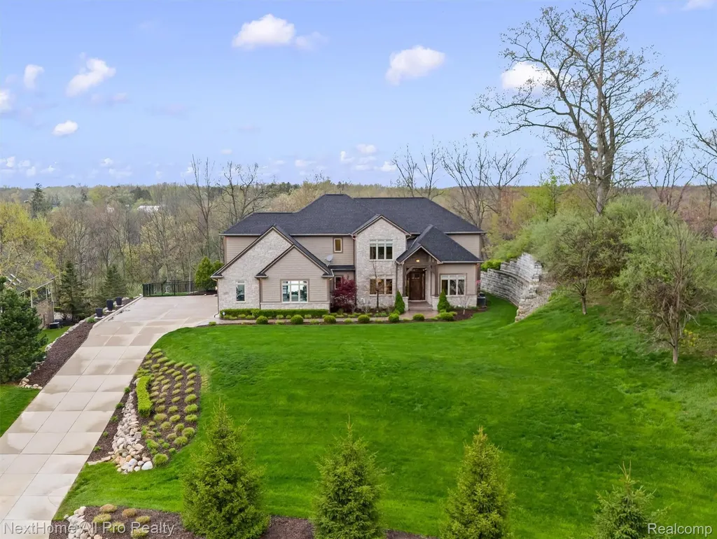 12385 Boulder Pass Drive Brighton Township MI 48380