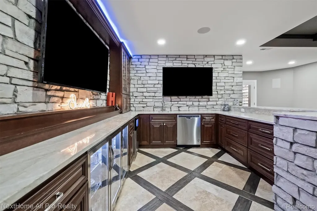 12385 Boulder Pass Drive Brighton Township MI 48380
