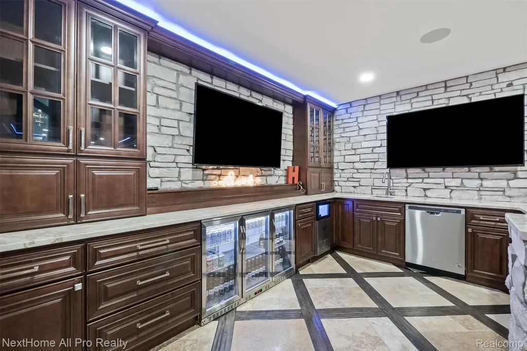 12385 Boulder Pass Drive Brighton Township MI 48380