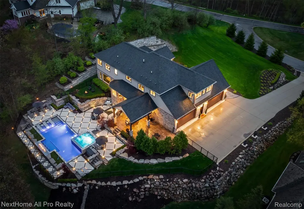 12385 Boulder Pass Drive Brighton Township MI 48380