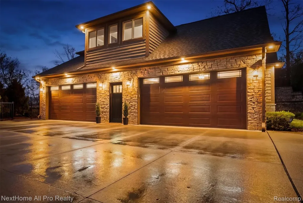 12385 Boulder Pass Drive Brighton Township MI 48380