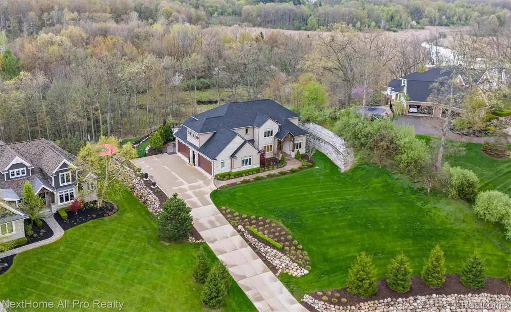 12385 Boulder Pass Drive Brighton Township MI 48380