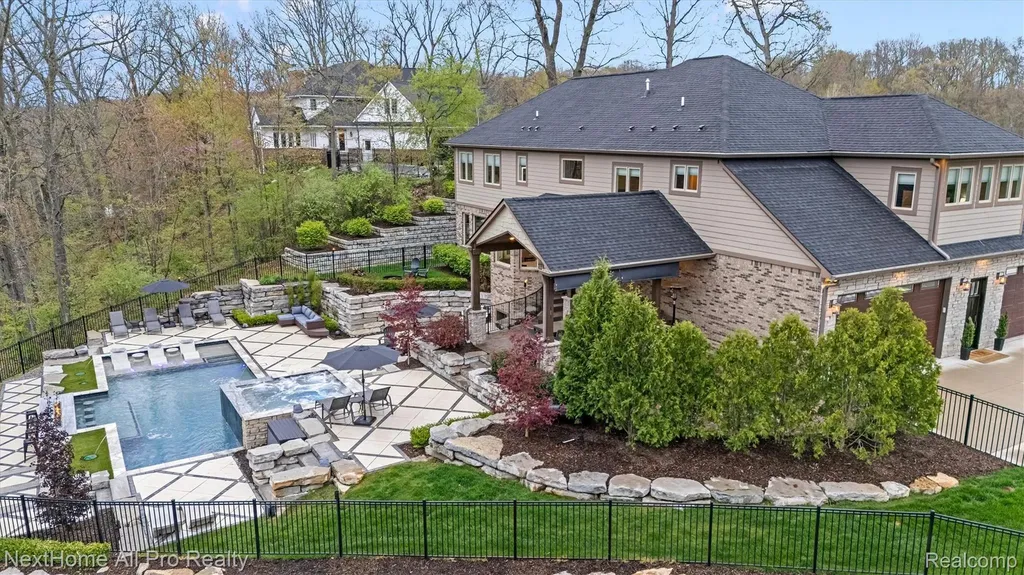 12385 Boulder Pass Drive Brighton Township MI 48380