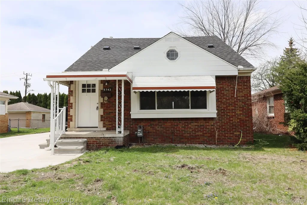 5743 N Highland Street Dearborn Heights City MI 48127