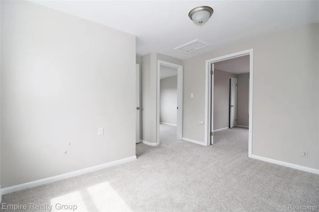 5743 N Highland Street Dearborn Heights City MI 48127