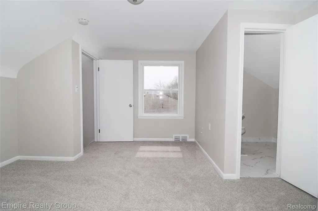 5743 N Highland Street Dearborn Heights City MI 48127