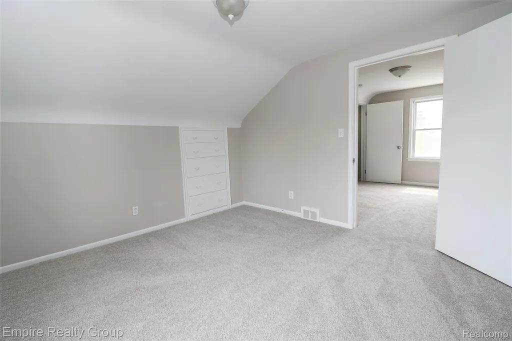 5743 N Highland Street Dearborn Heights City MI 48127