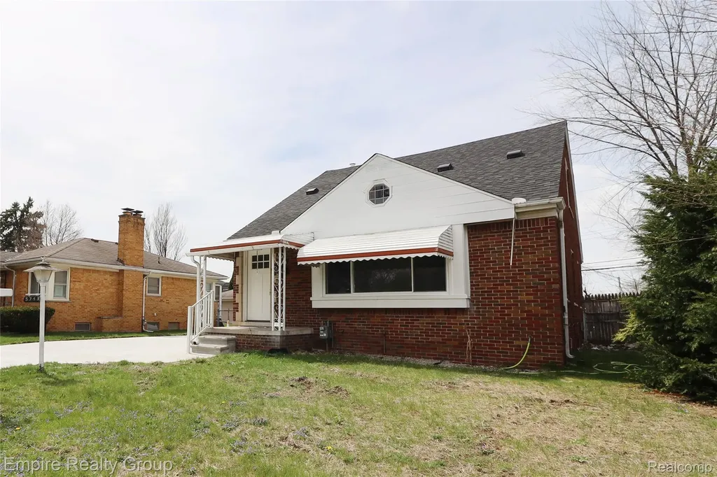 5743 N Highland Street Dearborn Heights City MI 48127