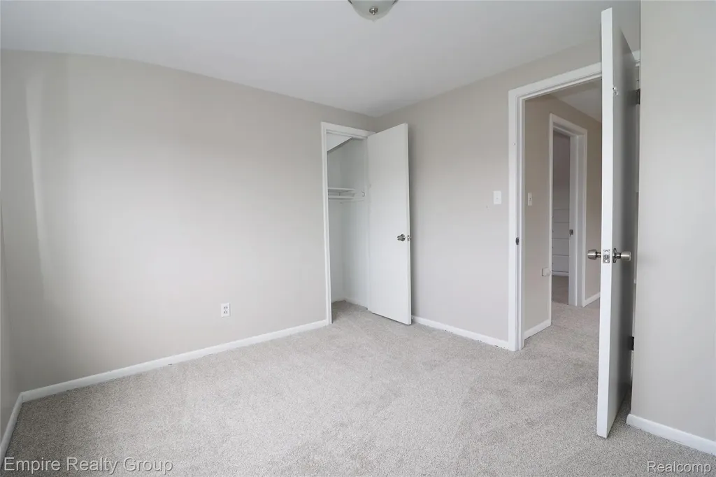 5743 N Highland Street Dearborn Heights City MI 48127