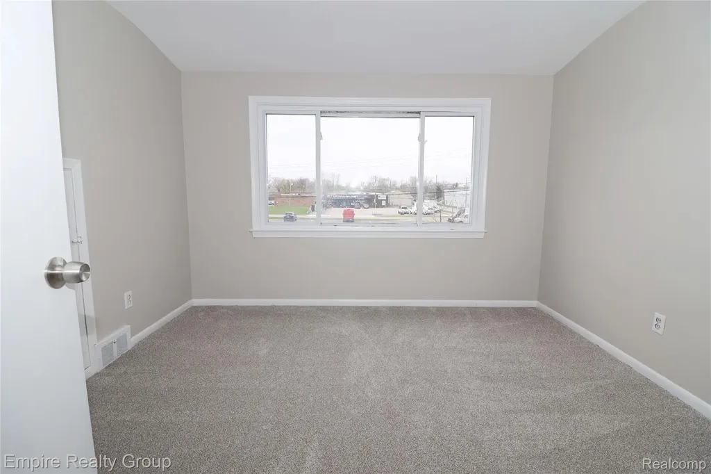 5743 N Highland Street Dearborn Heights City MI 48127