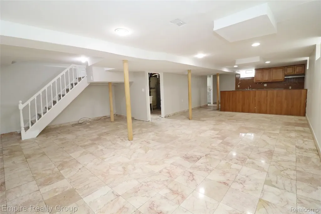 5743 N Highland Street Dearborn Heights City MI 48127