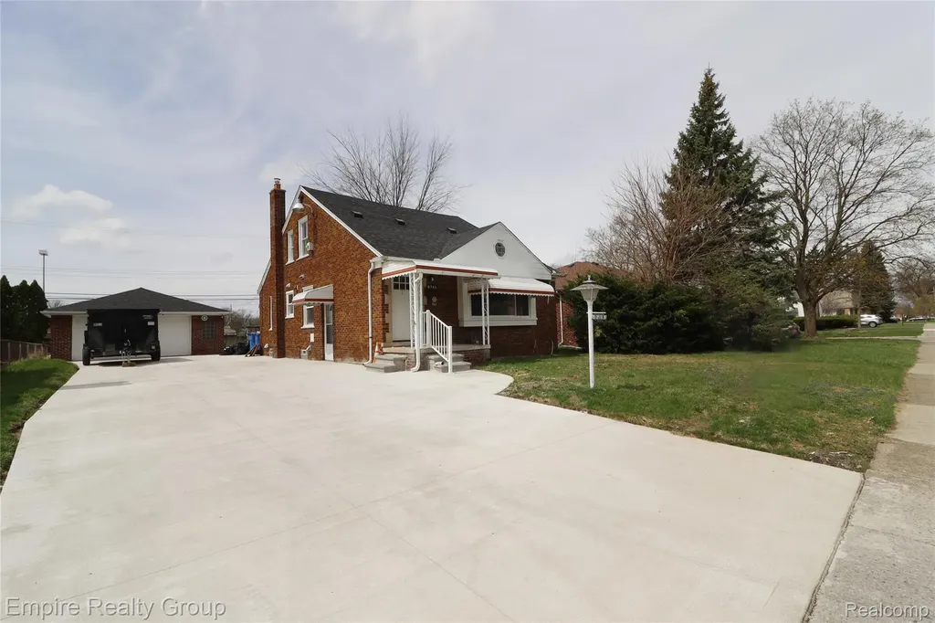 5743 N Highland Street Dearborn Heights City MI 48127