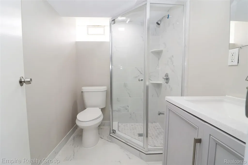 5743 N Highland Street Dearborn Heights City MI 48127
