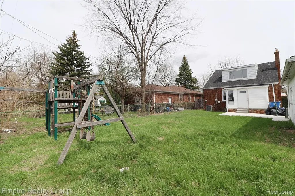 5743 N Highland Street Dearborn Heights City MI 48127