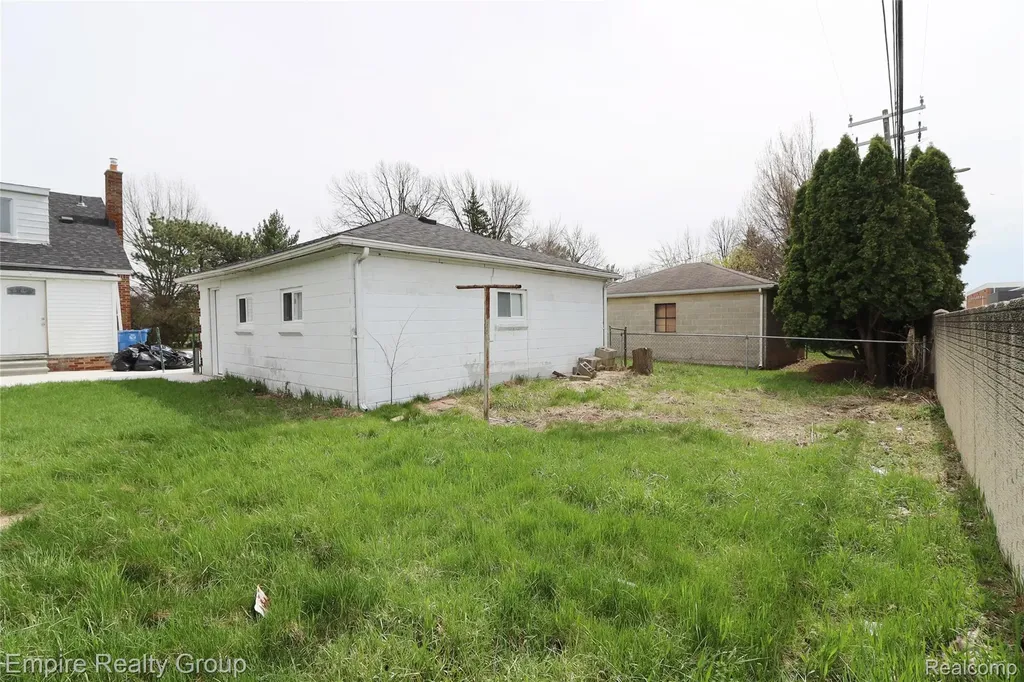 5743 N Highland Street Dearborn Heights City MI 48127
