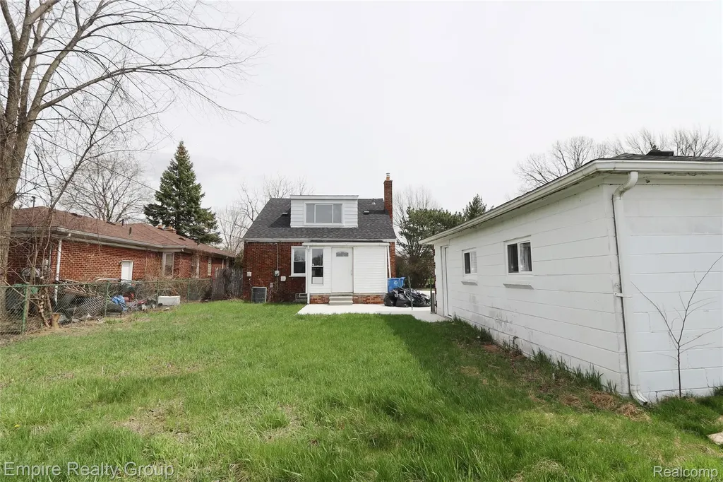 5743 N Highland Street Dearborn Heights City MI 48127