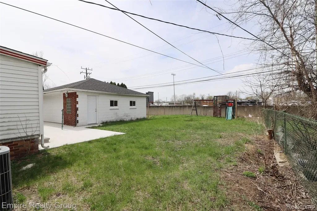 5743 N Highland Street Dearborn Heights City MI 48127