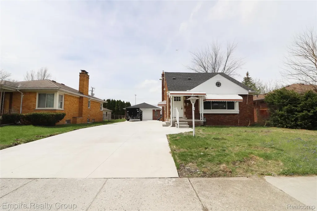 5743 N Highland Street Dearborn Heights City MI 48127