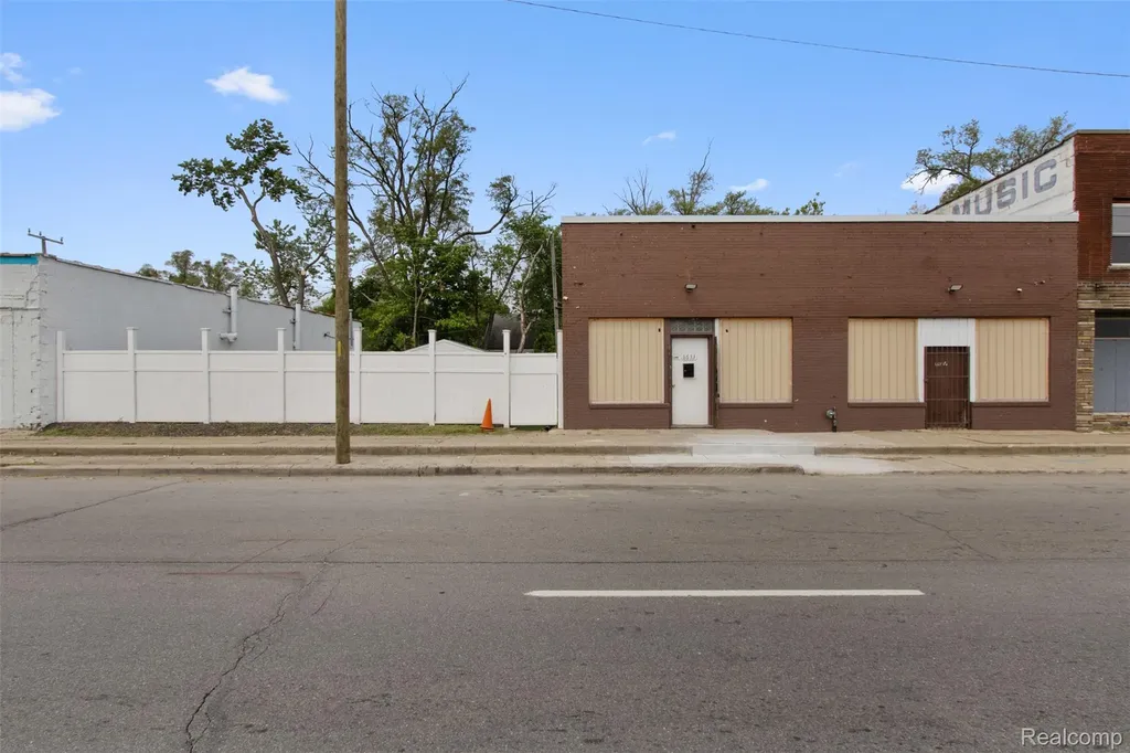 8633 Southfield Road Detroit City MI 48228