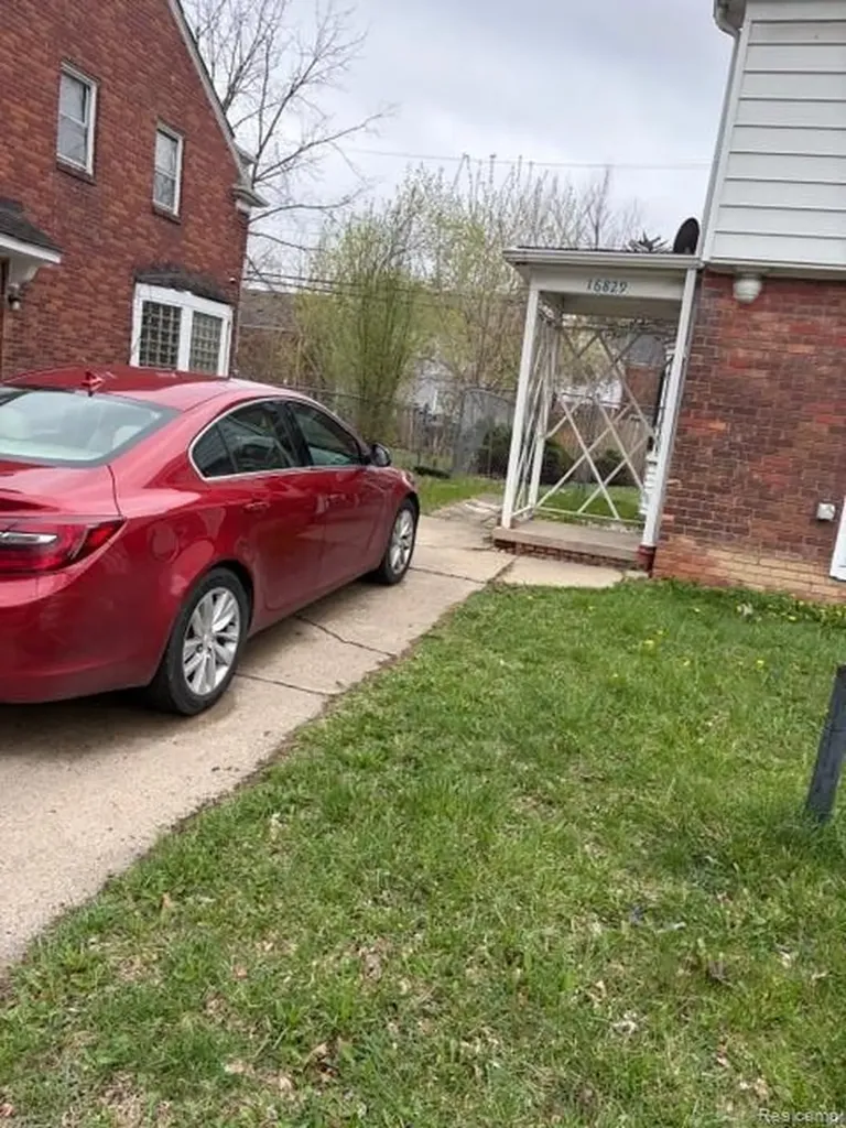 16835 Evergreen Road Detroit City MI 48219