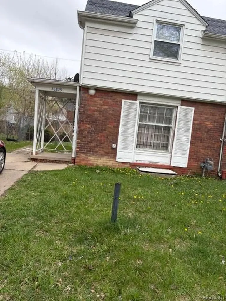 16835 Evergreen Road Detroit City MI 48219