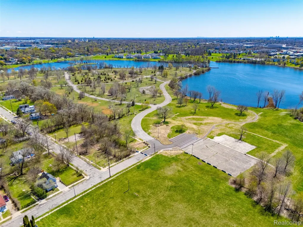 91 Lake Street Pontiac City MI 48341