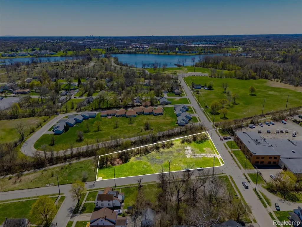 91 Lake Street Pontiac City MI 48341