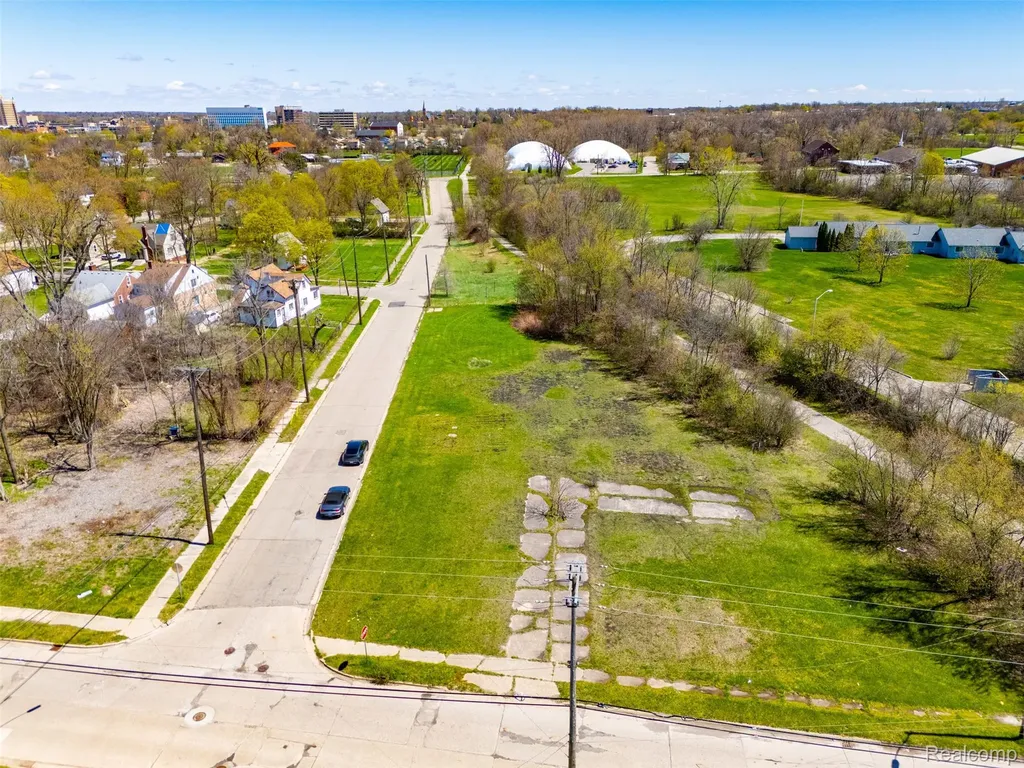 91 Lake Street Pontiac City MI 48341