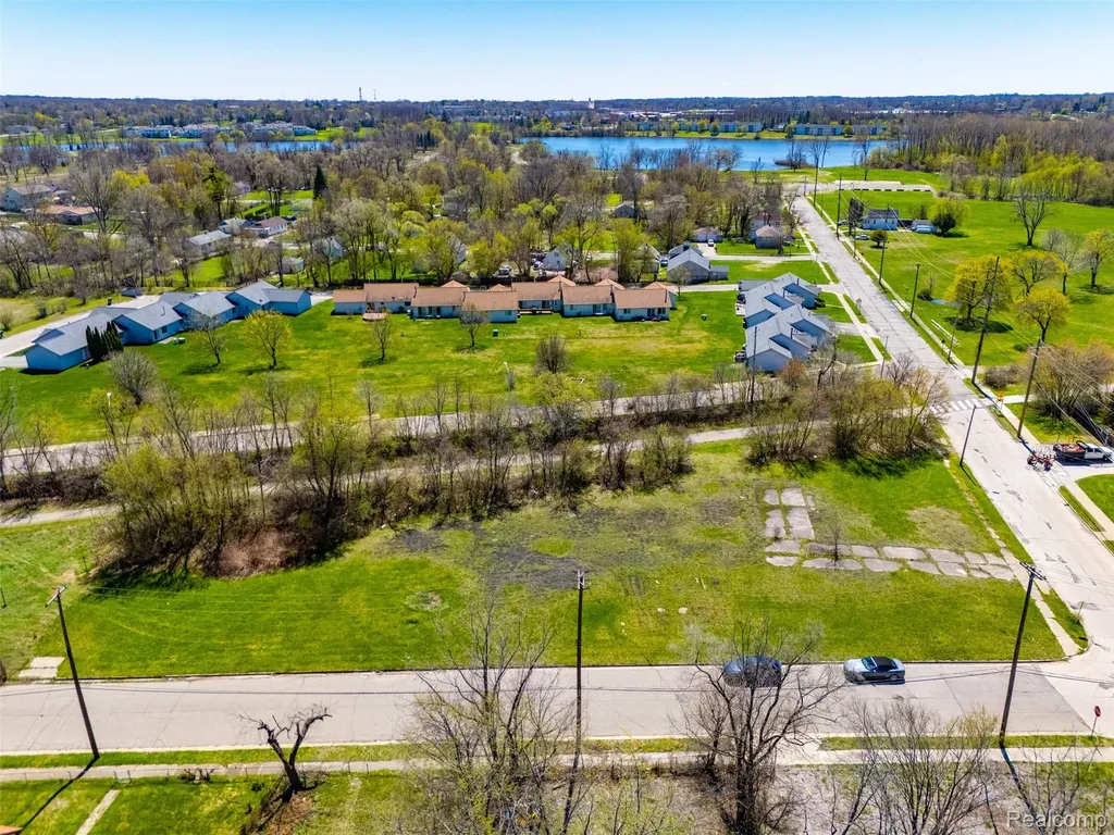 91 Lake Street Pontiac City MI 48341