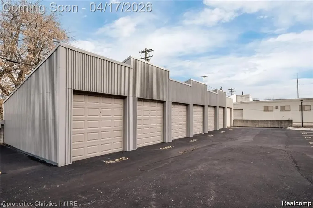 642 W 11 Mile Road Royal Oak City MI 48067