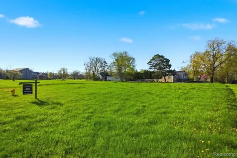 22 Potowatomi Drive Grosse Ile Township MI 48138