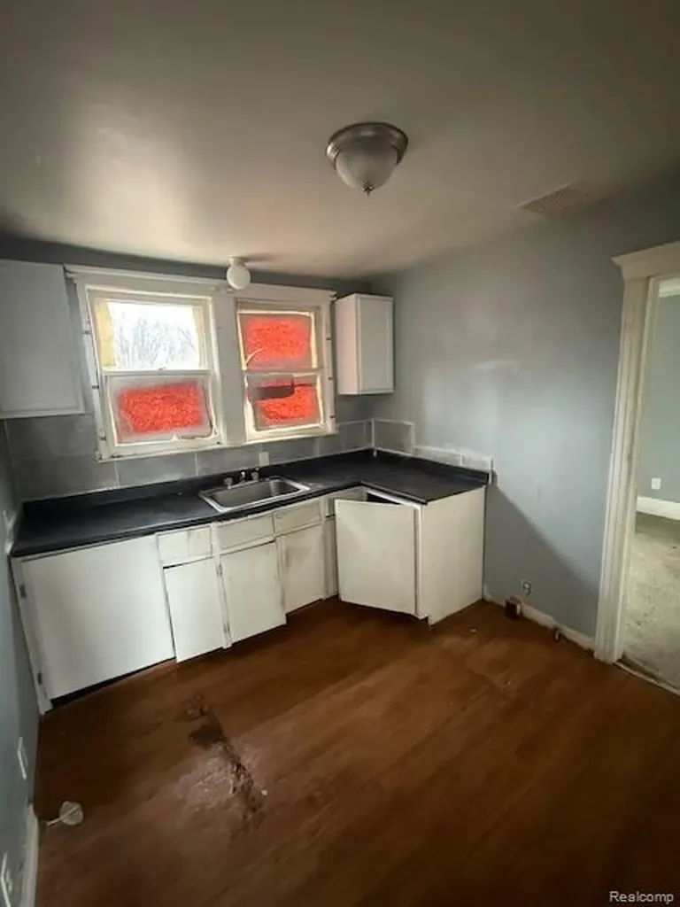 16845-7 Dolphin Street Detroit City MI 48219