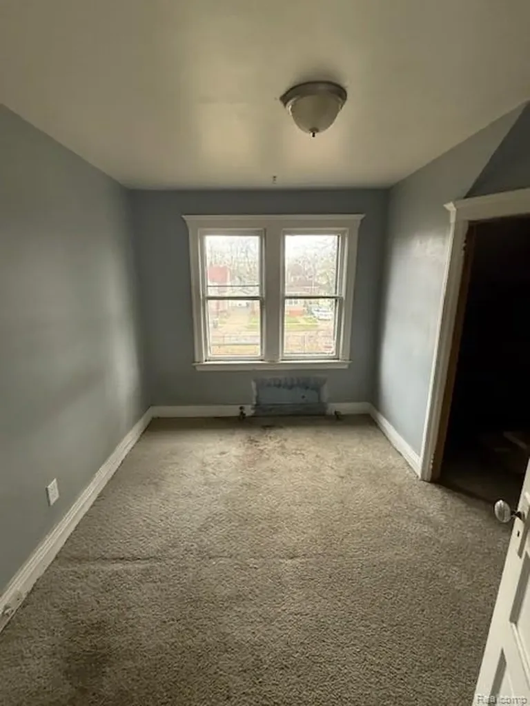 16845-7 Dolphin Street Detroit City MI 48219