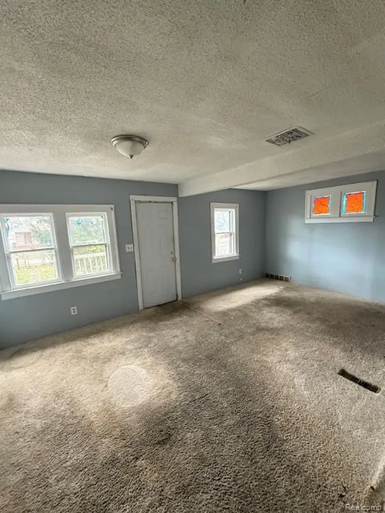 16845-7 Dolphin Street Detroit City MI 48219