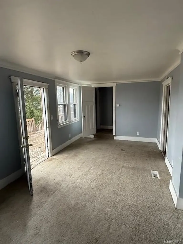 16845-7 Dolphin Street Detroit City MI 48219