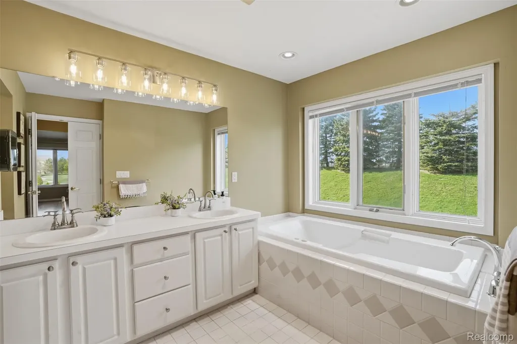 13982 Pleasant View Court Plymouth Charter Township MI 48170