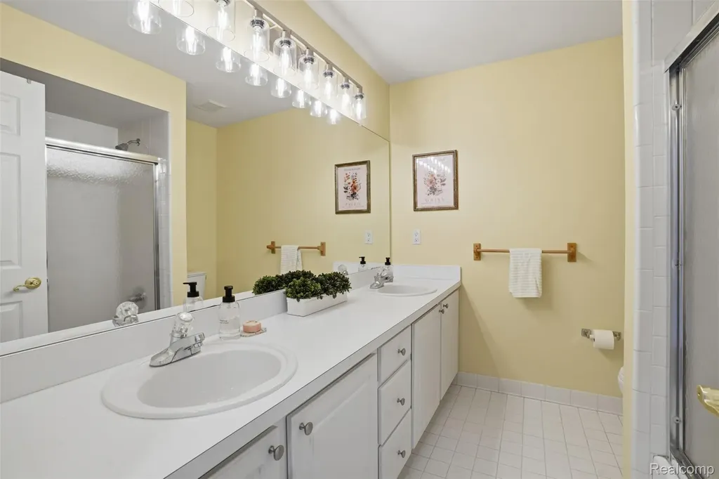 13982 Pleasant View Court Plymouth Charter Township MI 48170