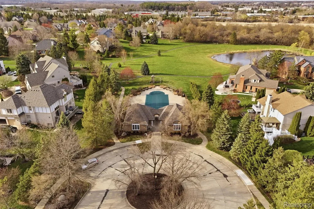 13982 Pleasant View Court Plymouth Charter Township MI 48170