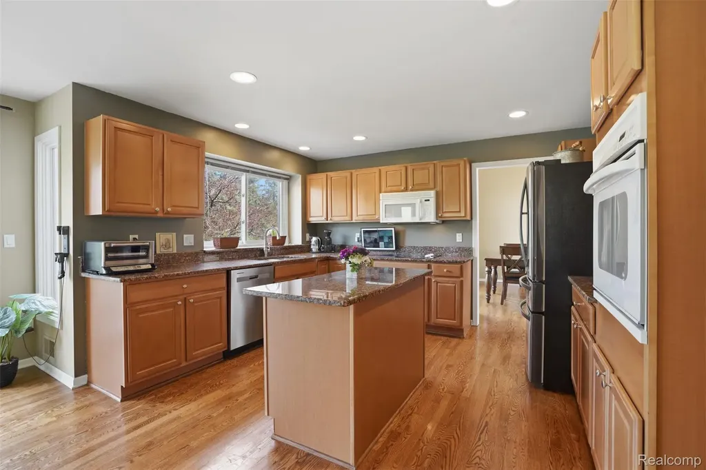 13982 Pleasant View Court Plymouth Charter Township MI 48170