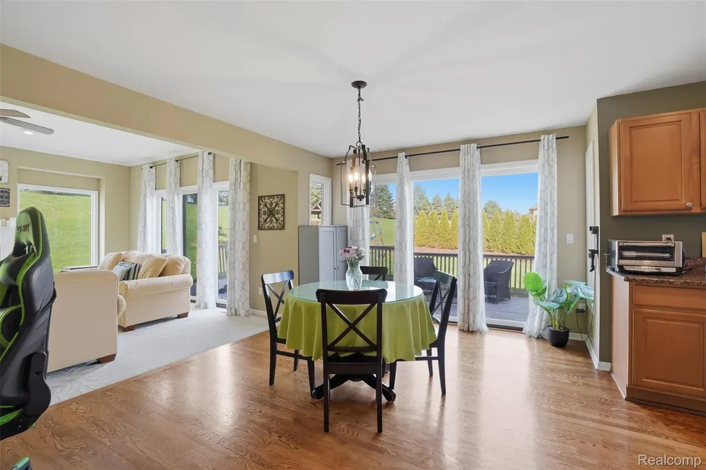 13982 Pleasant View Court Plymouth Charter Township MI 48170