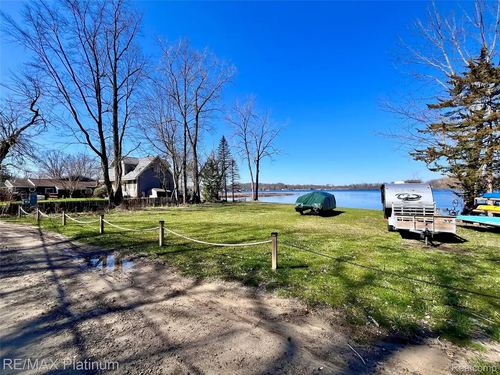 11280 Patterson Lake Dr Drive Putnam Township MI 48169