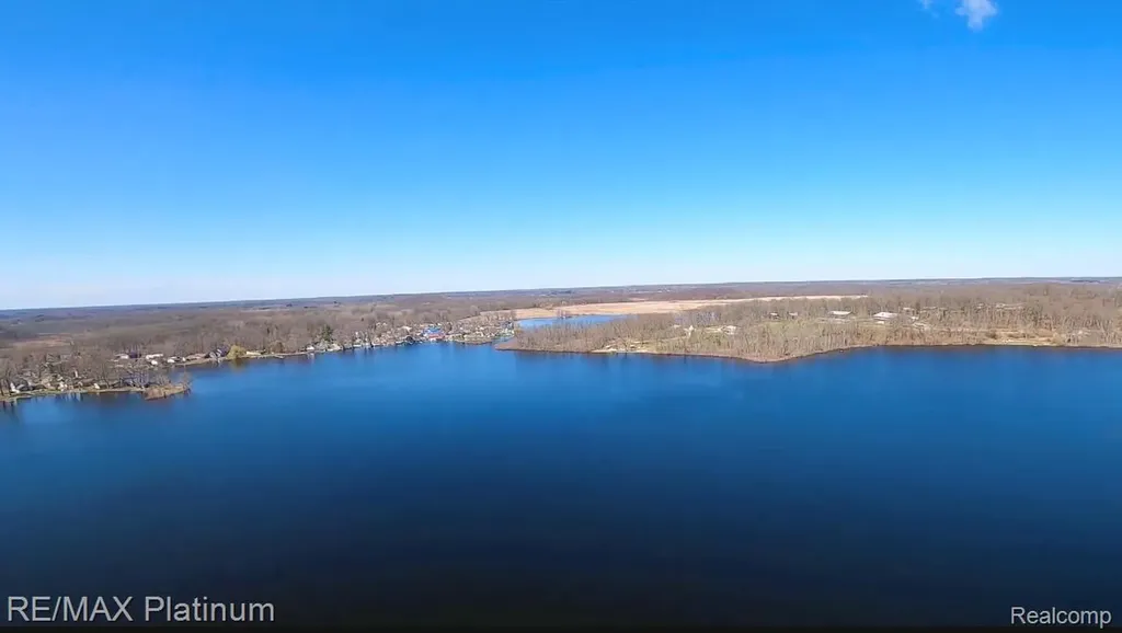 11280 Patterson Lake Dr Drive Putnam Township MI 48169