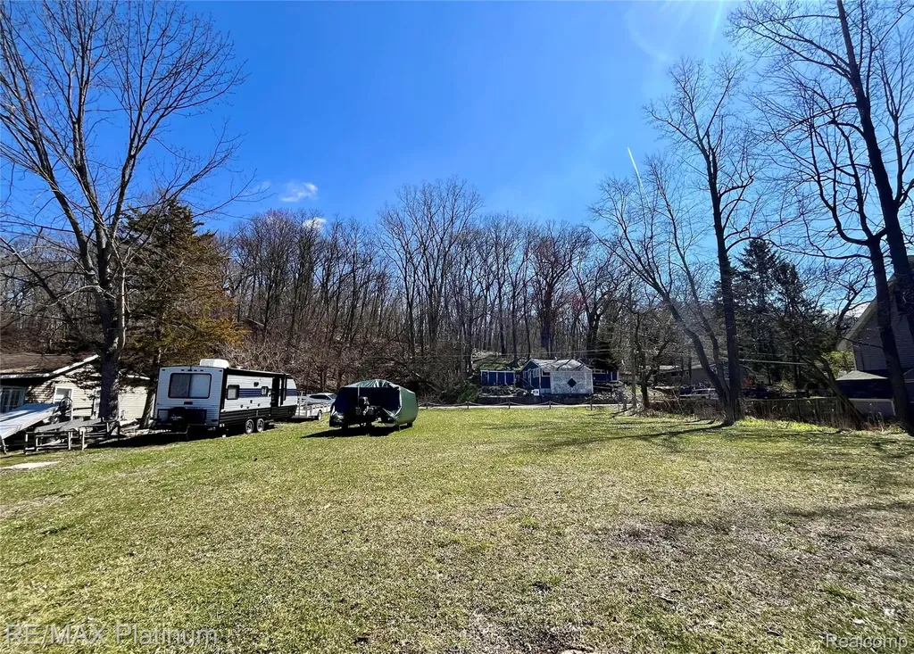 11280 Patterson Lake Dr Drive Putnam Township MI 48169