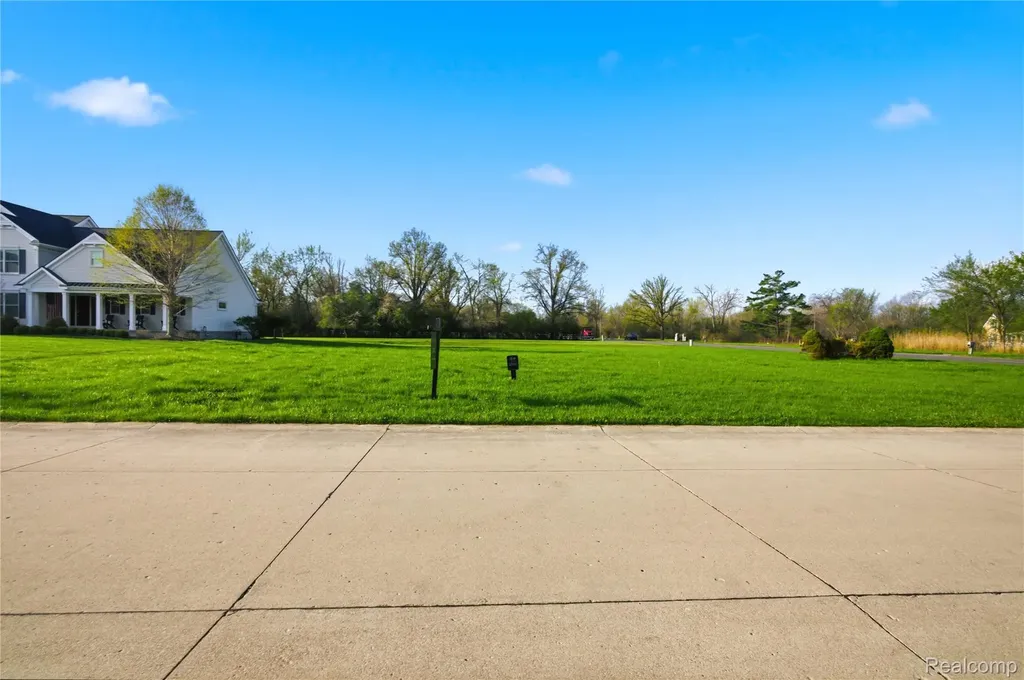 25 Potowatomi Drive Grosse Ile Township MI 48138