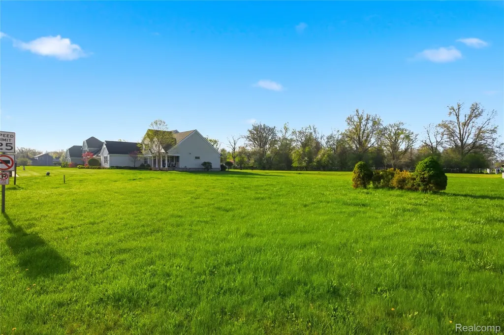 25 Potowatomi Drive Grosse Ile Township MI 48138