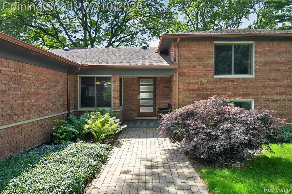 5017 Surfwood Drive Commerce Charter Township MI 48382