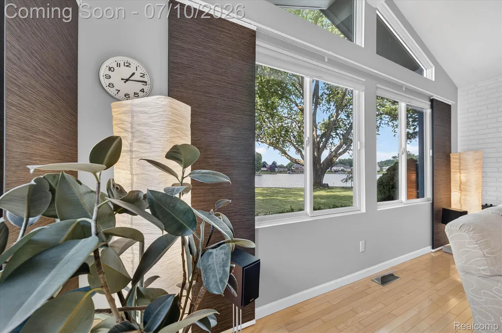 5017 Surfwood Drive Commerce Charter Township MI 48382