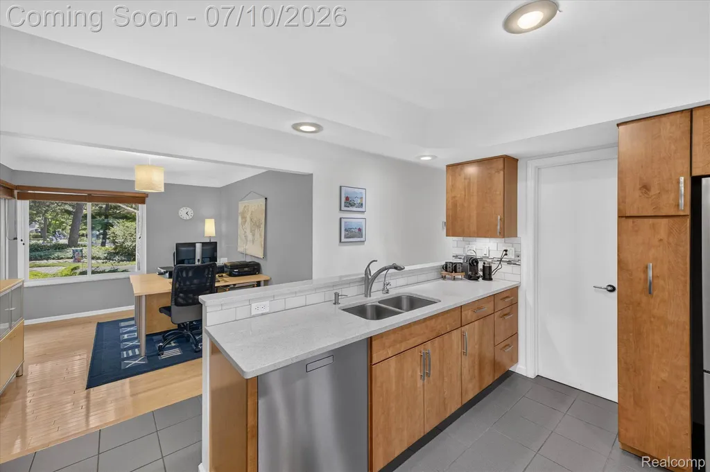 5017 Surfwood Drive Commerce Charter Township MI 48382