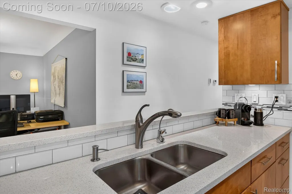 5017 Surfwood Drive Commerce Charter Township MI 48382