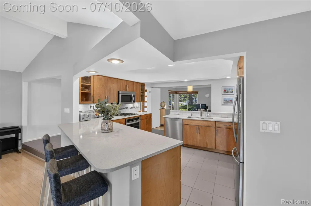 5017 Surfwood Drive Commerce Charter Township MI 48382